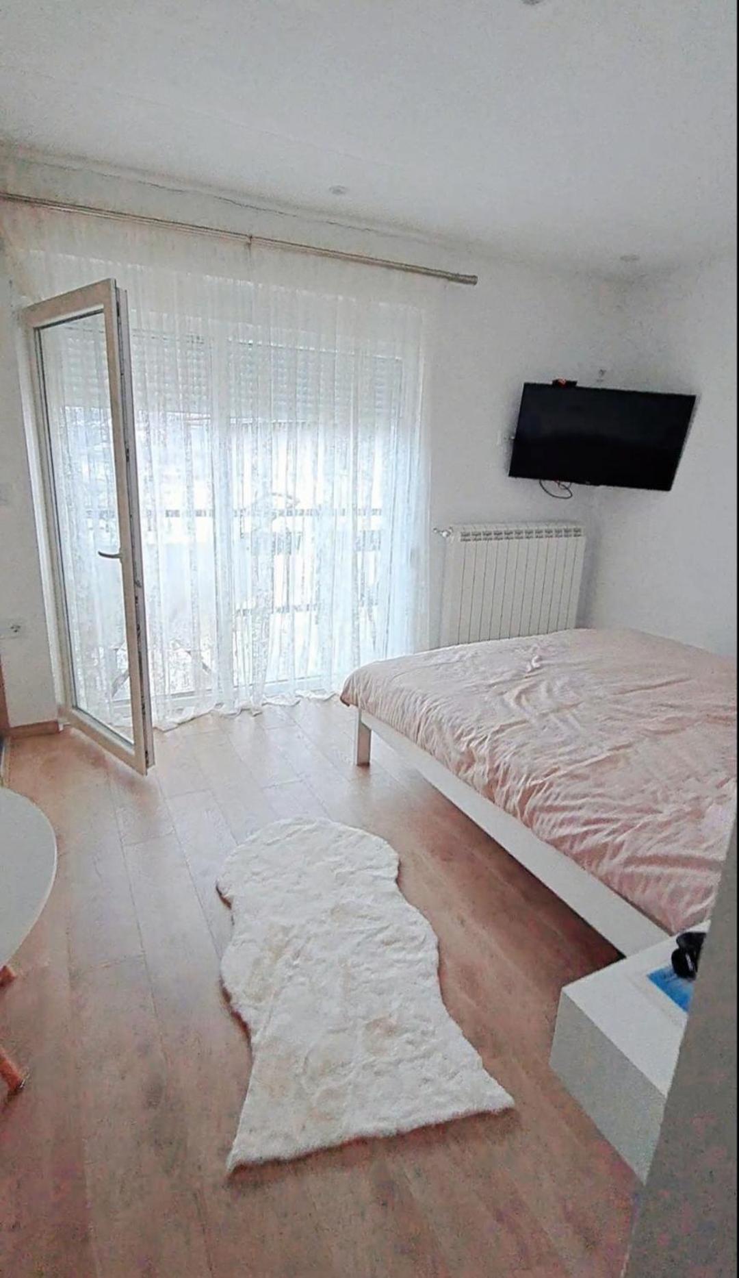 Rooms Lida & Friendly Home พลาฟ ภายนอก รูปภาพ